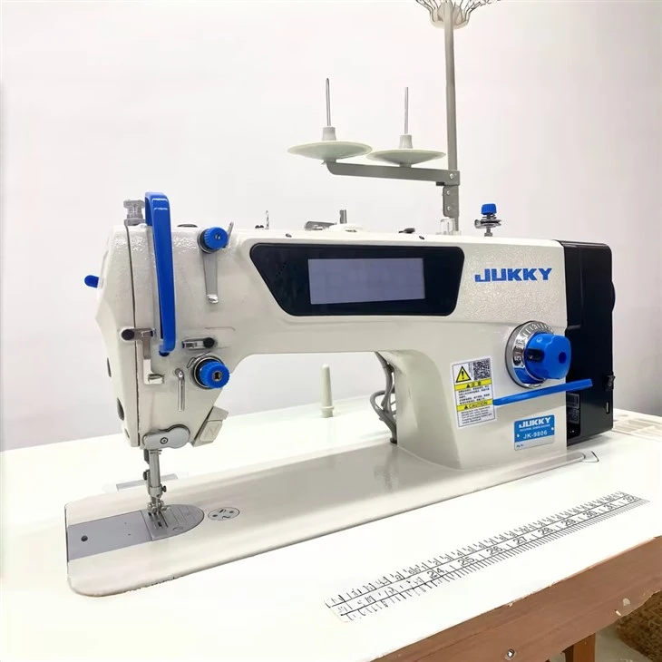 Priemyselný šijací stroj s viazaným stehom so servomotorom